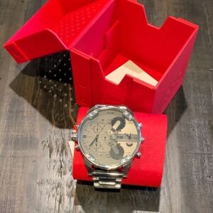 BNWT Diesel Mr. Daddy 2.0 Men's Watch with Oversized Chronograph Watch Dial